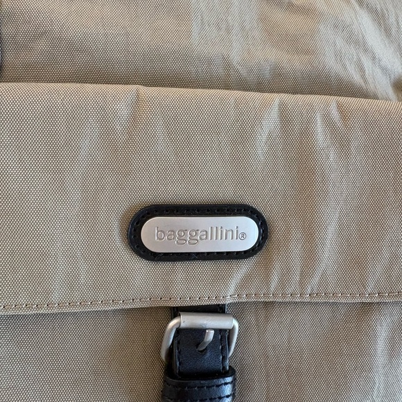 Baggallini |Taupe Crossbody Messenger Bag | Excellent Condition - Picture 4 of 9